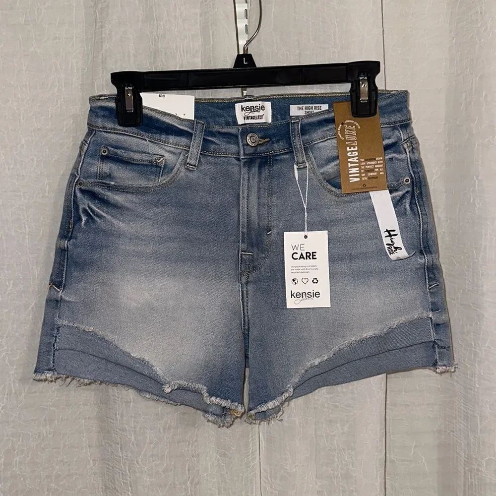 kensie 6/28 Vintage Luxe High Rise Raw Hem Distressed Blue Med Wash Shorts - Picture 3 of 15